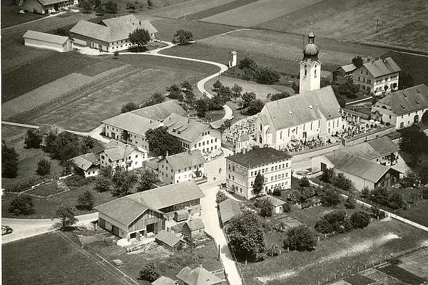 Luftaufnahme von Kircheiselfing um 1925