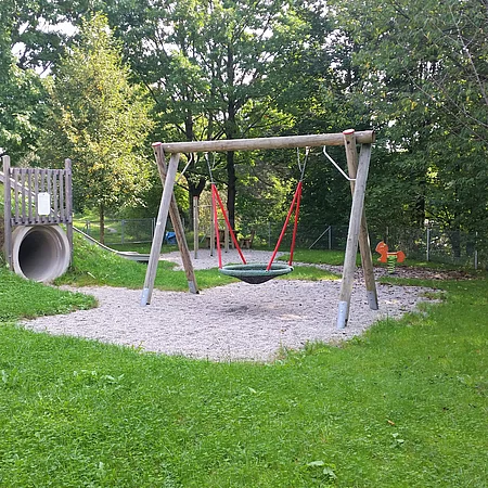 Blick auf den Spielplatz in der Hochfeldstraße