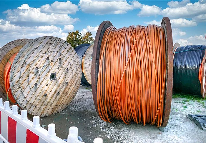 Das Foto zeigt eine Baustelle vom Glasfaserausbau.