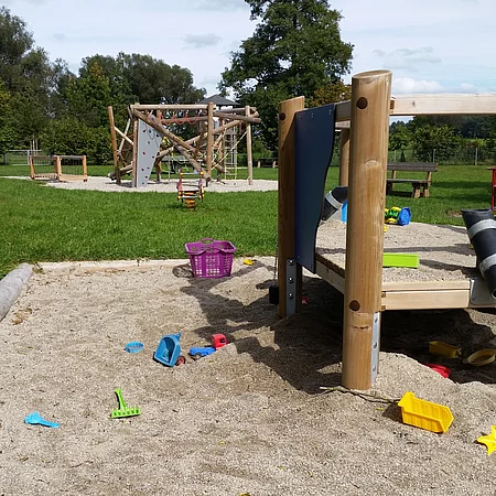 Blick auf den Spielplatz an der Sankt-Rupertus-Straße in Bachmehring